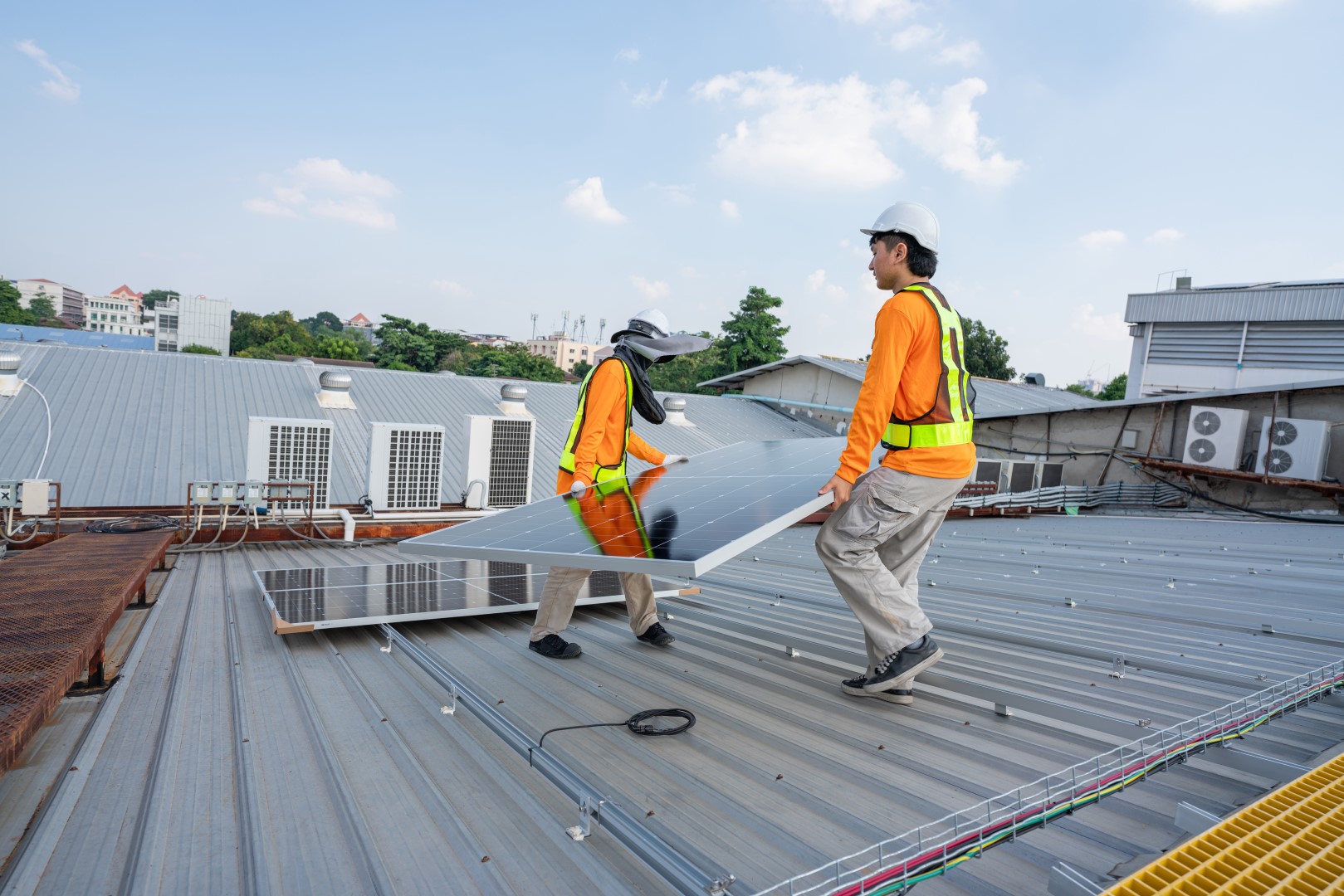 solar-panel-installation-on-a-commercial-roof-2026-09-22-13-35-22-utc (Large) solar-panel-installation-on-a-commercial-roof-2026-09-22-13-35-22-utc (Large)
